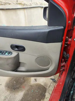 Foto de ELEVALUNAS DELANTERO IZQUIERDO RENAULT CLIO III 1.5 dCi Diesel CAT (86 CV / 63 KW)