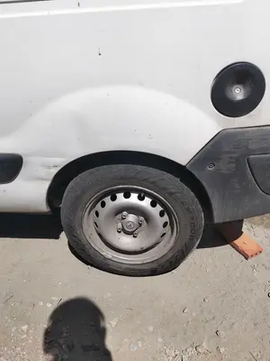 Foto de LLANTA RENAULT KANGOO I (F/KC0) 1.9 dCi Diesel CAT (84 CV / 62 KW)