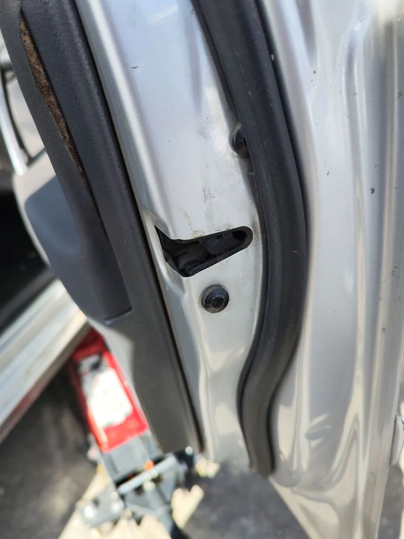 Foto de CERRADURA PUERTA DELANTERA DERECHA VOLKSWAGEN POLO IV (9N1) 1.4 16V (75 CV / 55 KW) referencia 3B1837016CB