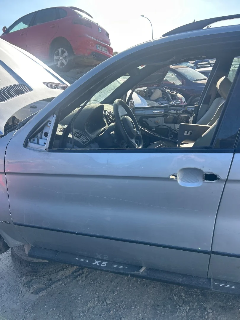 Foto de PUERTA DELANTERA IZQUIERDA BMW SERIE X5 (E53) 3.0 Turbodiesel CAT (218 CV / 160 KW)