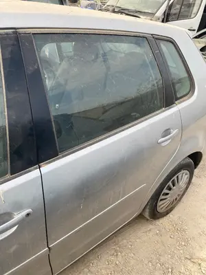 Foto de PUERTA TRASERA IZQUIERDA VOLKSWAGEN POLO IV (9N3) 1.4 FSI (86 CV / 63 KW)