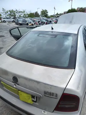 Foto de PORTON TRASERO SKODA OCTAVIA BERLINA (1U2) 1.9 TDI (90 CV / 66 KW) referencia 1U6827023 foto 2