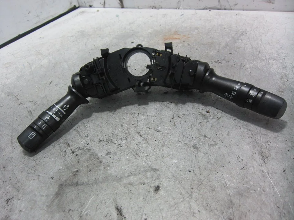 Foto de MANDO MULTIFUNCION KIA CEED (ED) 1.6 CRDi CAT (90 CV / 66 KW) referencia 3753MA2210