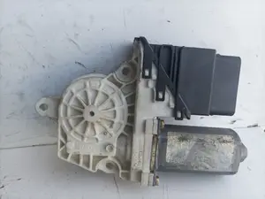 Foto de MOTOR ELEVALUNAS TRASERO IZQUIERDO SEAT LEON (1M1) 1.9 TDI (110 CV / 81 KW) referencia 9776101439203 foto 1