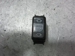 Foto de MANDO ELEVALUNAS TRASERO DERECHO MERCEDES-BENZ CLASE 124 (BM 124) BERLINA 3.0 CAT (180 CV / 132 KW) referencia 1248208910KZ