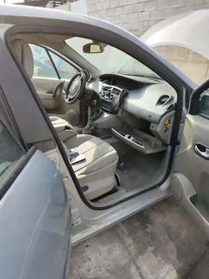 Foto de GOMAS CONTORNO PUERTA RENAULT SCENIC II (JM) 1.5 dCi Diesel (101 CV / 74 KW) referencia 7701475031 foto 2