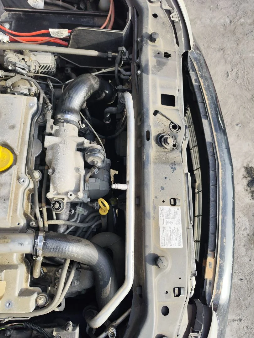 Foto de PANEL FRONTAL OPEL VECTRA C BERLINA 2.2 16V DTI CAT (Y 22 DTR / L50) (125 CV / 92 KW)