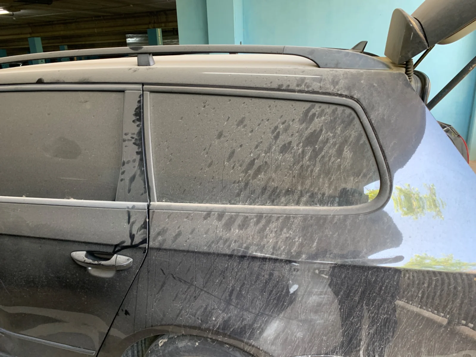 Foto de LUNA CUSTODIA TRASERA IZQUIERDA VOLKSWAGEN PASSAT VARIANT (3C5) 2.0 TDI (140 CV / 103 KW)