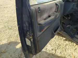 Foto de CERRADURA PUERTA DELANTERA IZQUIERDA CHRYSLER VOYAGER GS 2.5 Turbodiesel (116 CV / 85 KW)