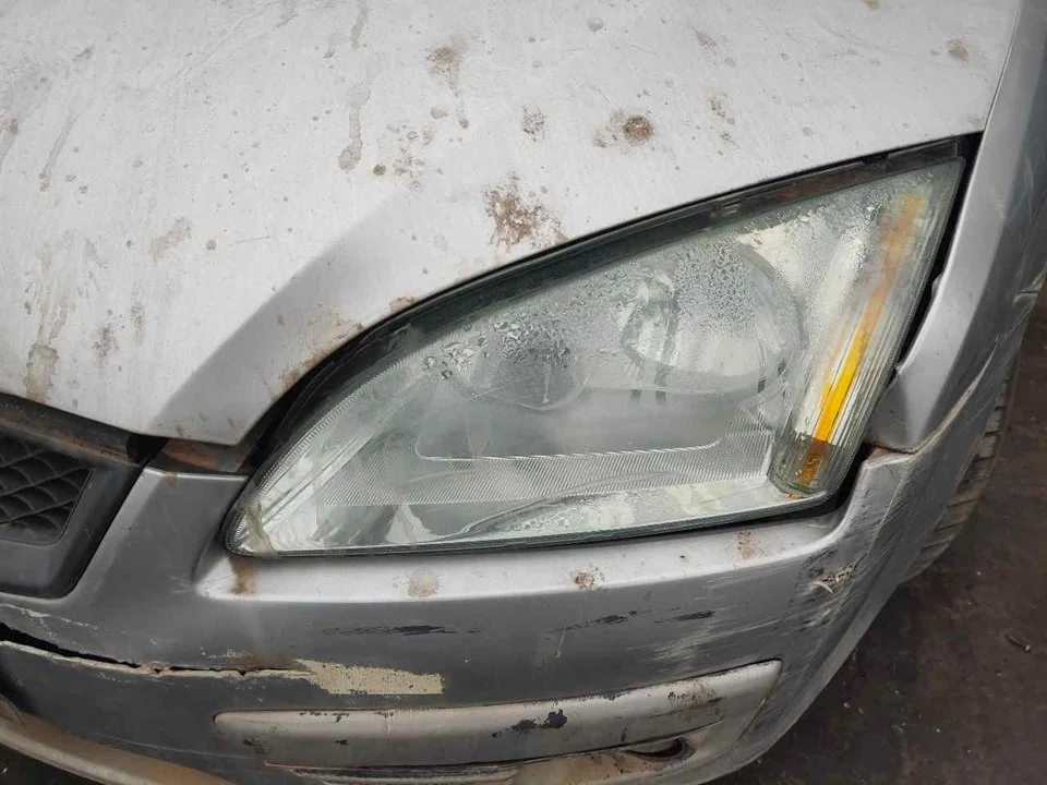 Foto de FARO IZQUIERDO FORD FOCUS BERLINA (CAP) 1.8 TDCi Turbodiesel CAT (116 CV / 85 KW) referencia 1347463