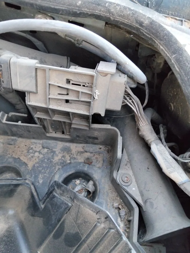Foto de CAJA PRECALENTAMIENTO RENAULT LAGUNA II (BG0) 1.9 dCi Diesel CAT (101 CV / 74 KW)