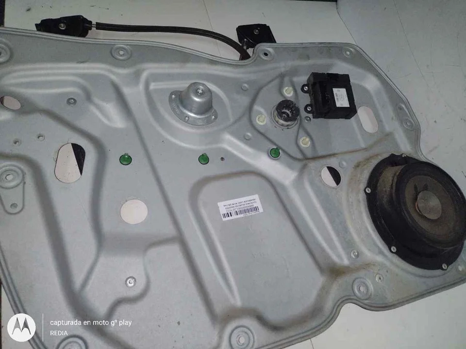 Foto de ELEVALUNAS DELANTERO IZQUIERDO VOLKSWAGEN CADDY (2K)(02.2004) 1.9 TDI (105 CV / 77 KW) referencia 1K0959793