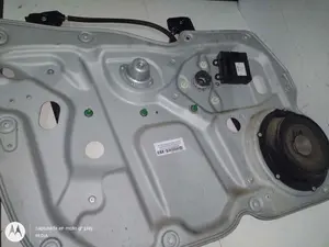 Foto de ELEVALUNAS DELANTERO IZQUIERDO VOLKSWAGEN CADDY (2K)(02.2004) 1.9 TDI (105 CV / 77 KW) referencia 1K0959793