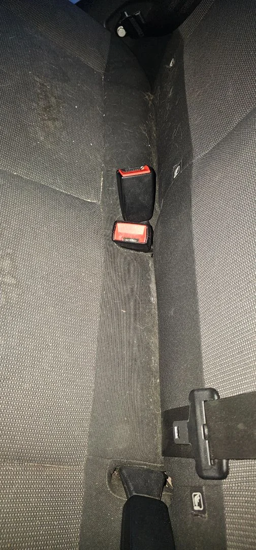 Foto de ENGANCHE CINTURON TRASERO DERECHO CITROEN C4 CACTUS 1.2 12V VTi (82 CV / 60 KW)