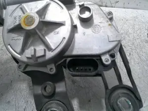 Foto de MOTOR LIMPIA TRASERO VOLKSWAGEN GOLF VII (5G1/BE1) 2.0 TDI (184 CV / 135 KW) referencia 5G0955711 foto 4