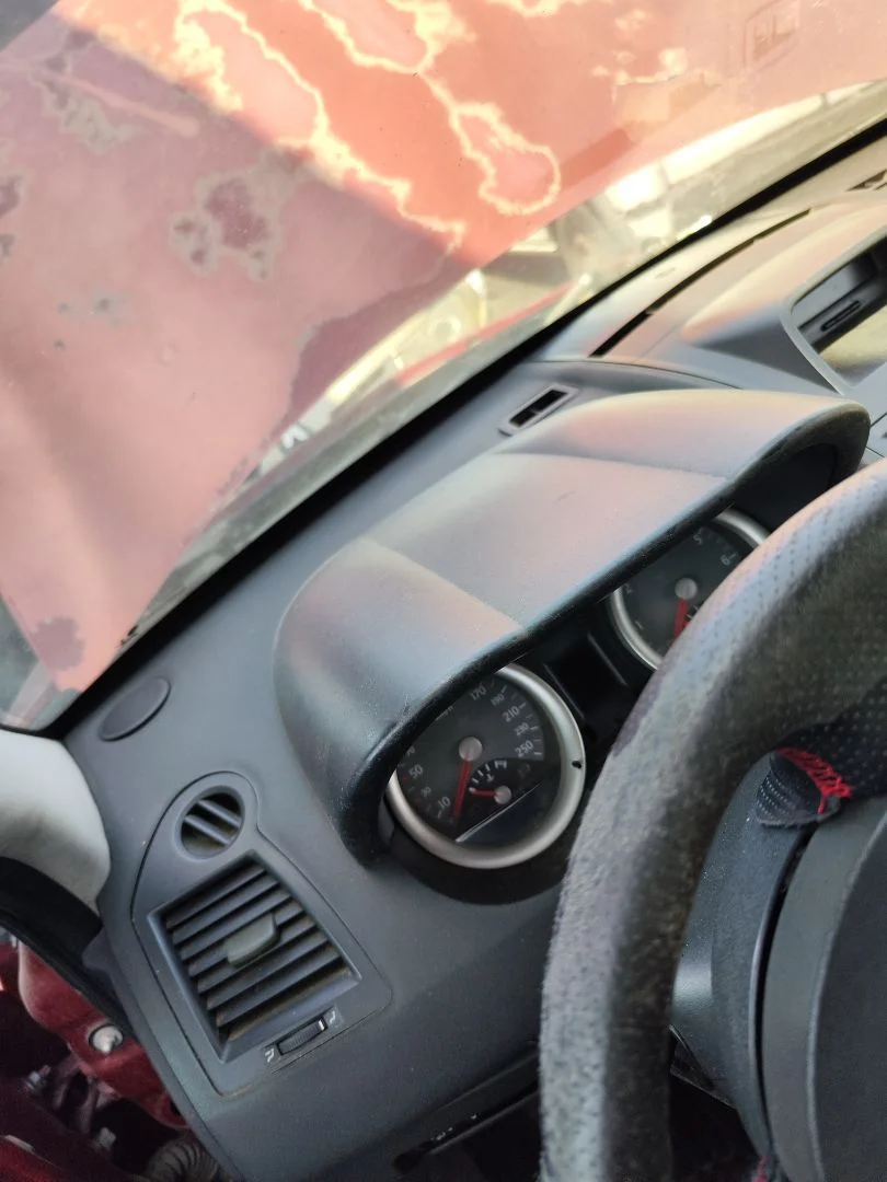 Foto de SALPICADERO RENAULT MEGANE II BERLINA 3P 1.9 dCi Diesel (120 CV / 88 KW)
