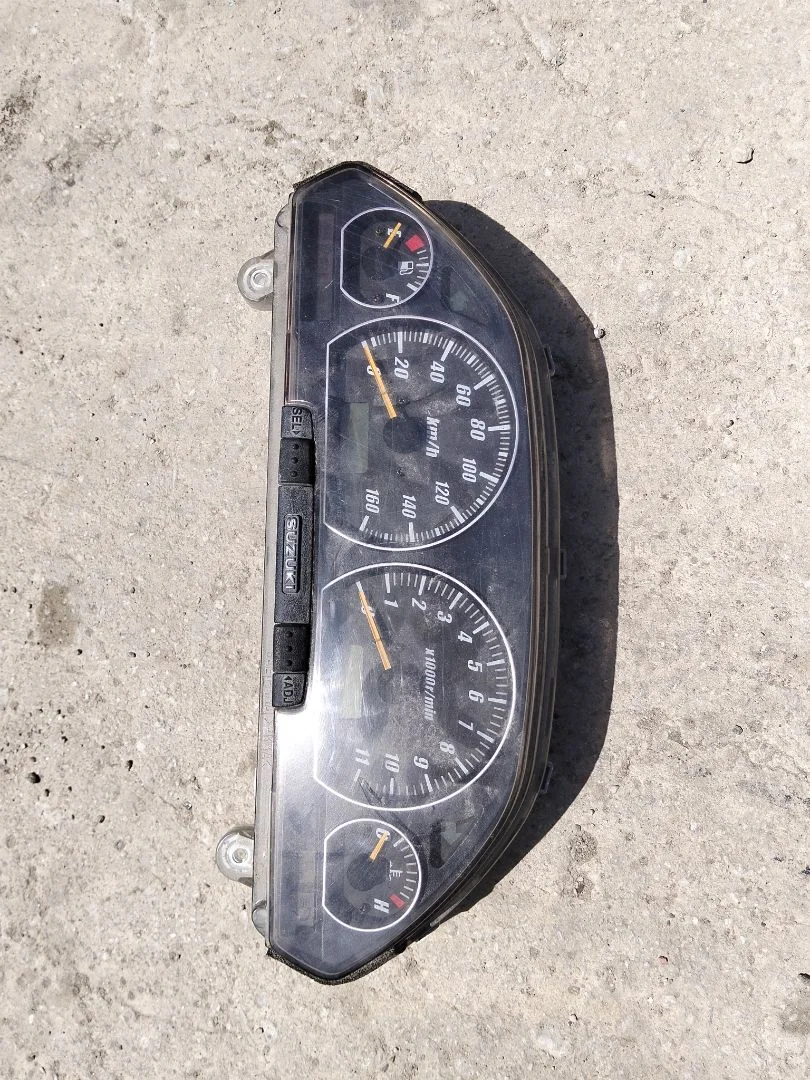 Foto de CUADRO CUENTA KILOMETROS SUZUKI BURGMAN 200 / 250 249 cm3 - 17 kW (23 CV / 17 KW)