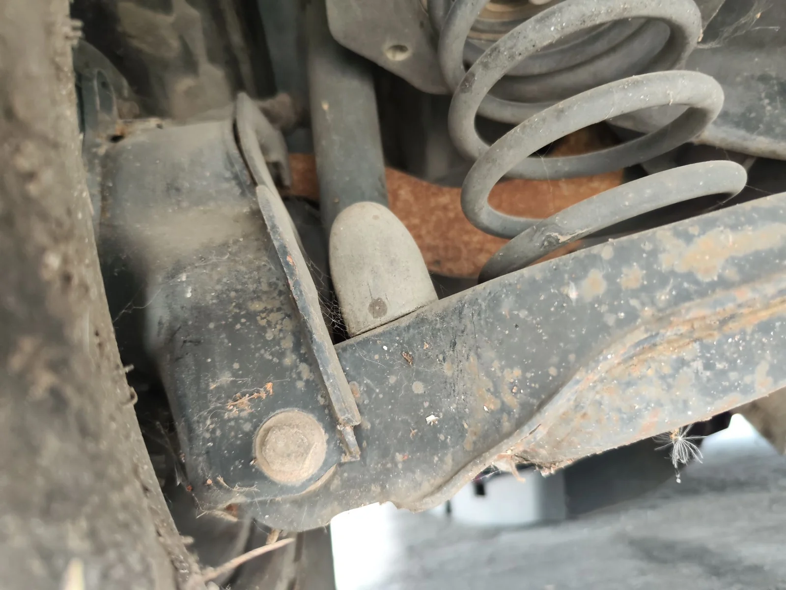 Foto de BRAZO SUSPENSION TRASERO IZQUIERDO FORD FOCUS BERLINA (CAP) 1.6 TDCi CAT (90 CV / 66 KW) referencia 1909108