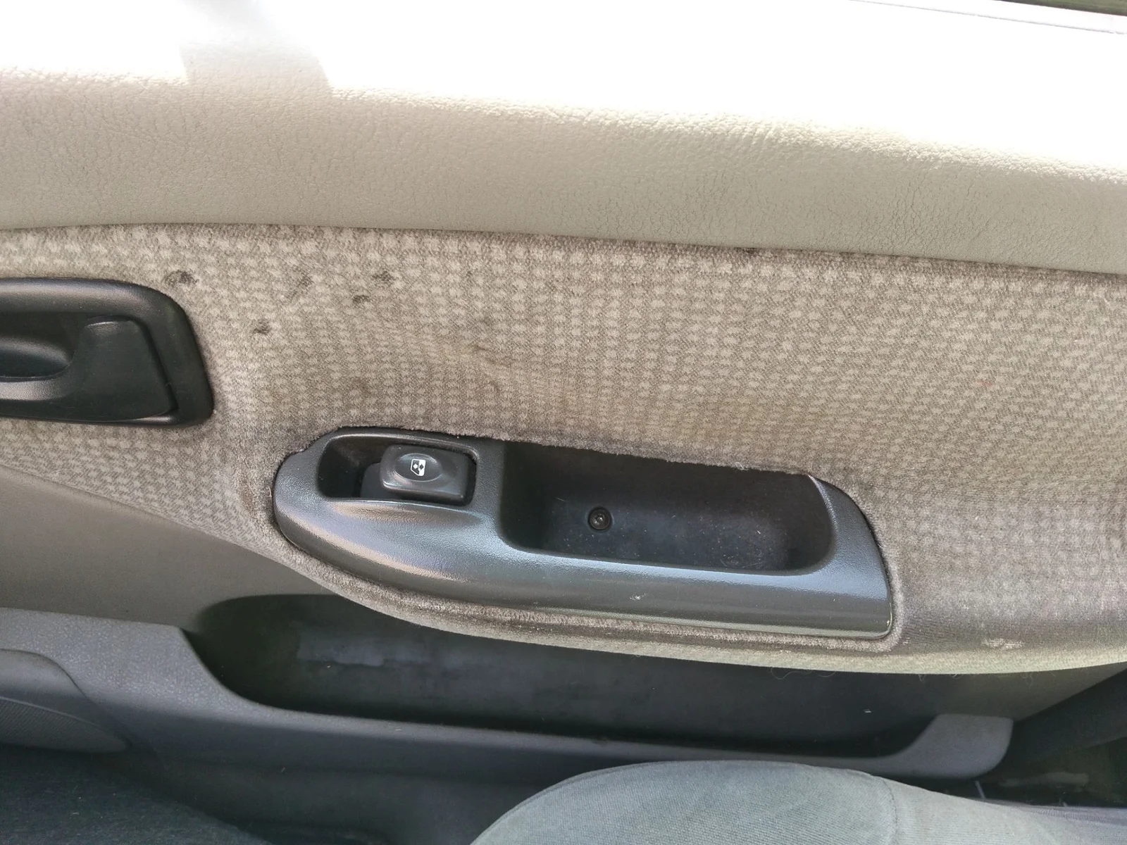 Foto de MANDO ELEVALUNAS DELANTERO DERECHO RENAULT SCENIC I (JA...) 1.9 dCi Diesel CAT (102 CV / 75 KW)