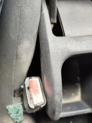 Foto de PRETENSOR AIRBAG IZQUIERDO RENAULT MEGANE II GRANDTOUR 1.5 dCi Diesel CAT (86 CV / 63 KW)