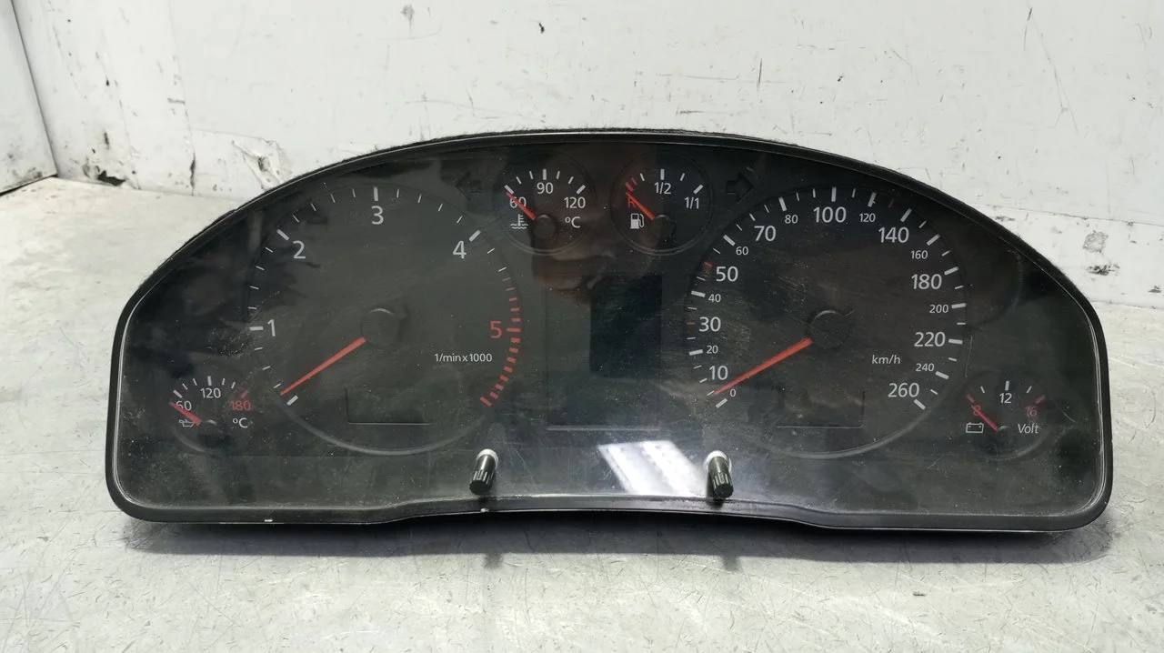 Foto de CUADRO INSTRUMENTOS AUDI A6 BERLINA (4B2) 2.5 V6 24V TDI (150 CV / 110 KW) referencia 4B0920931B