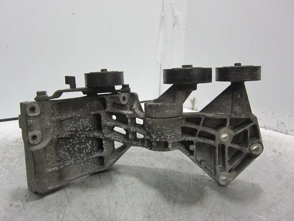 Foto de SOPORTE ALTERNADOR MERCEDES-BENZ CLASE A (BM 169) referencia A6402021040