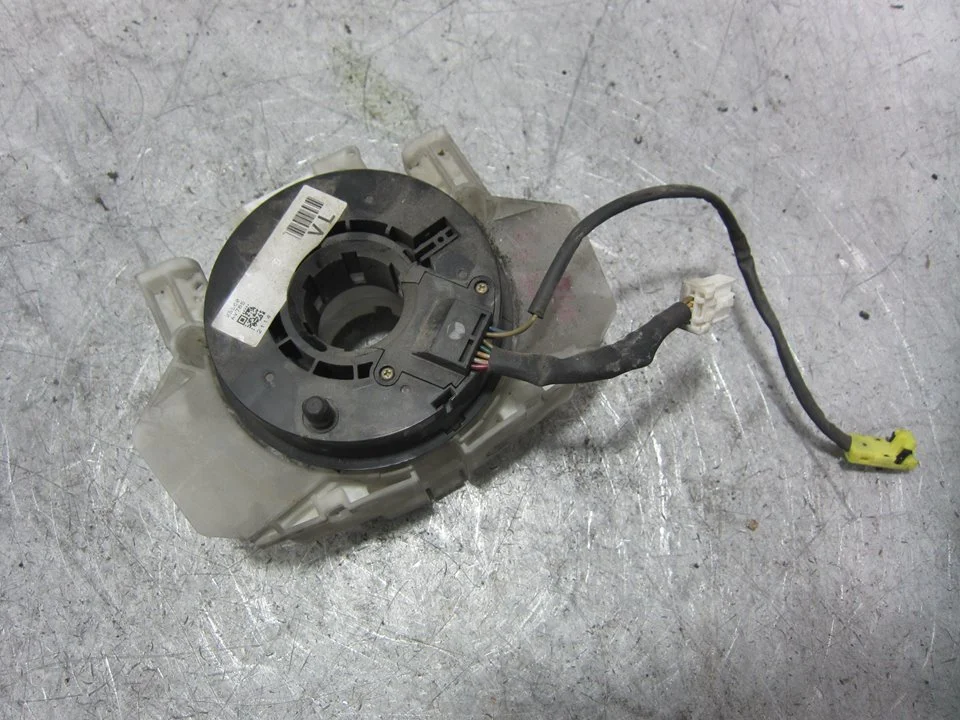 Foto de ANILLO AIRBAG NISSAN PRIMERA BERLINA (P12) 2.2 16V Turbodiesel CAT (126 CV / 93 KW) referencia 25560AV765
