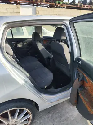 Foto de GOMAS CONTORNO PUERTA VOLKSWAGEN GOLF V (1K1)(10.2003) 1.4 16V TSI (170 CV / 125 KW)