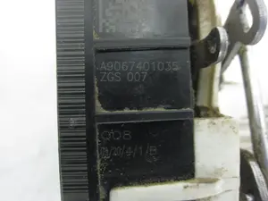 Foto de CERRADURA PUERTA TRASERA DERECHA CITROEN XSARA PICASSO 2.0 HDi CAT (RHY / DW10TD) (90 CV / 66 KW) referencia A9067401035 foto 2