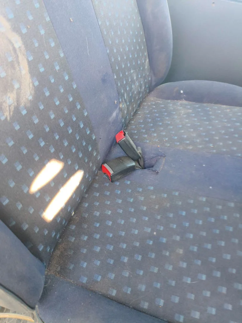 Foto de ENGANCHE CINTURON TRASERO CENTRAL FIAT I SCUDO (222) 2.0 JTD CAT (94 CV / 69 KW)
