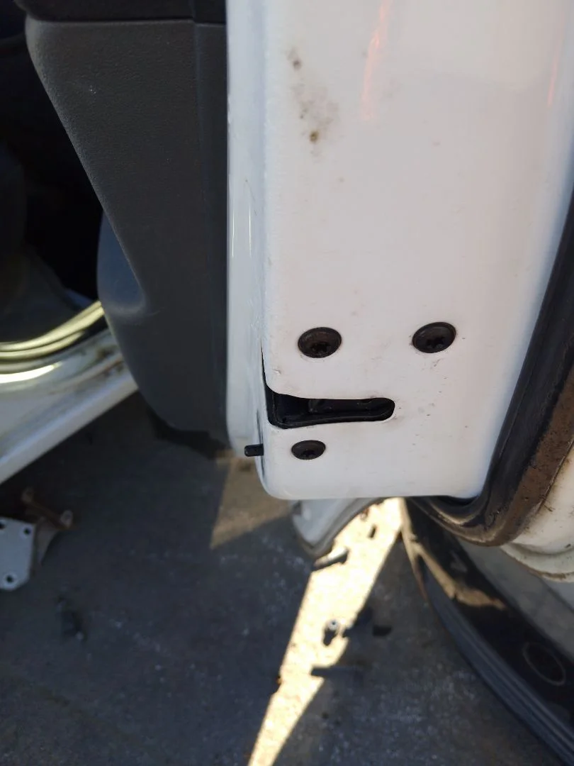 Foto de CERRADURA PUERTA TRASERA DERECHA KIA RIO (JB) 1.5 CRDi (110 CV / 81 KW)