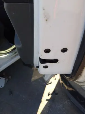 Foto de CERRADURA PUERTA TRASERA DERECHA KIA RIO (JB) 1.5 CRDi (110 CV / 81 KW)