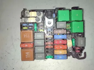 Foto de CAJA RELES / FUSIBLES PEUGEOT 308 referencia 9804848580 foto 2