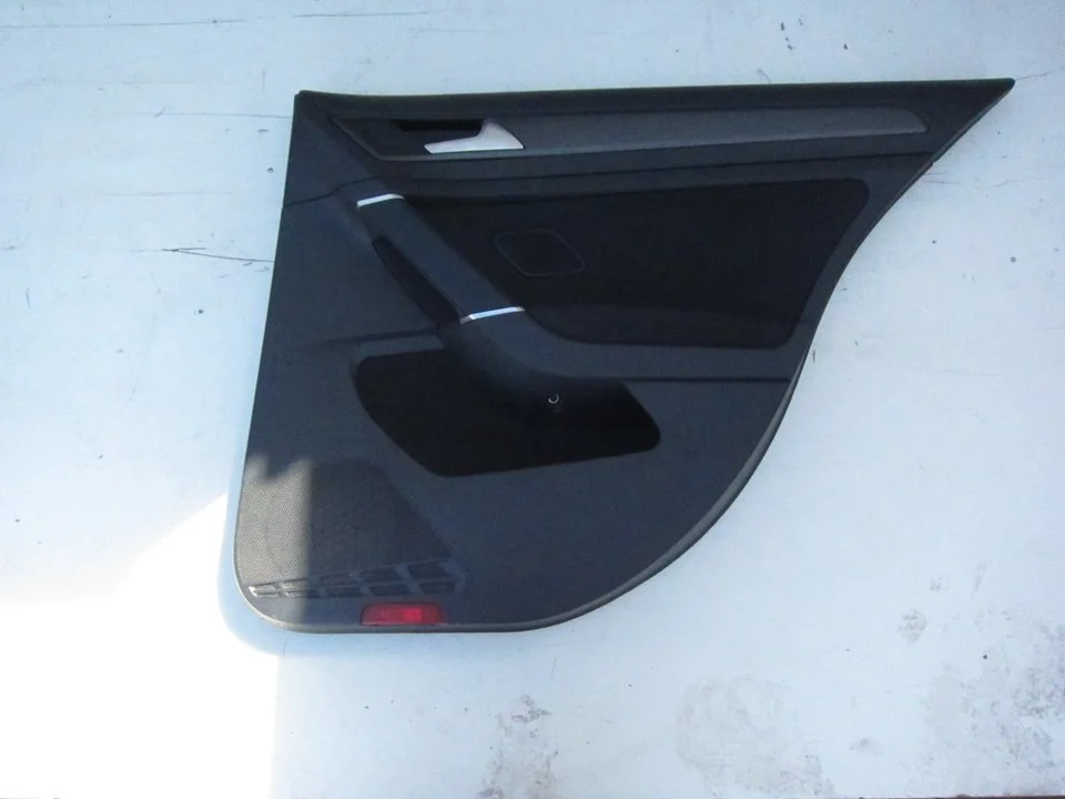 Foto de GUARNECIDO PUERTA TRASERA DERECHA VOLKSWAGEN GOLF VII BERLINA (BQ1/BE2) 1.6 TDI (116 CV / 85 KW) referencia 5G4867826J