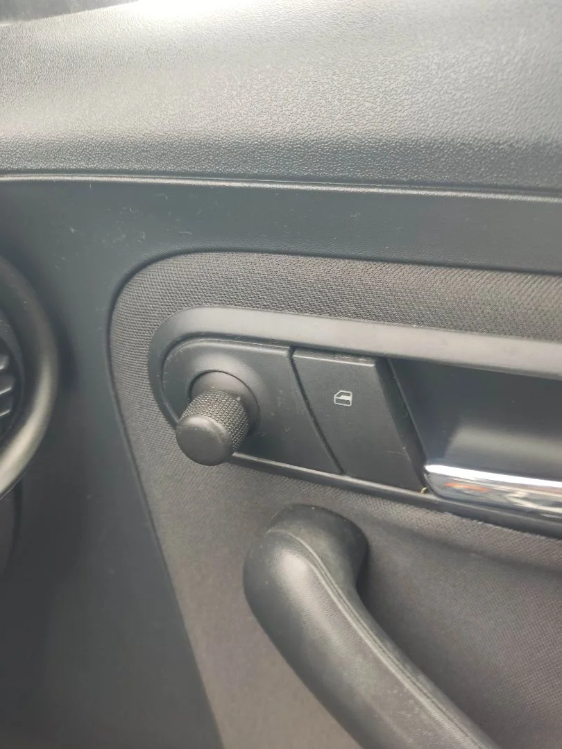 Foto de MANDO ELEVALUNAS DELANTERO DERECHO SEAT IBIZA (6L1) 1.9 TDI (101 CV / 74 KW)