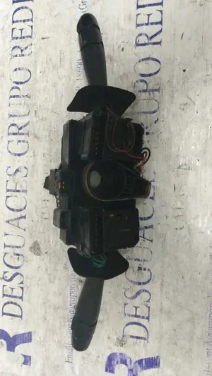 Foto de MANDO MULTIFUNCION RENAULT MEGANE I FASE 2 COUPE (DA...) 1.6 (107 CV / 79 KW) referencia 7700428227 foto 2