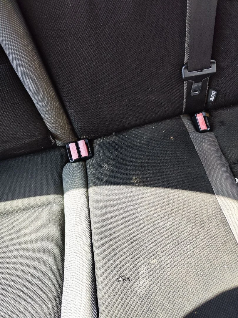 Foto de ENGANCHE CINTURON TRASERO CENTRAL PEUGEOT 207 1.6 16V HDi (90 CV / 66 KW)