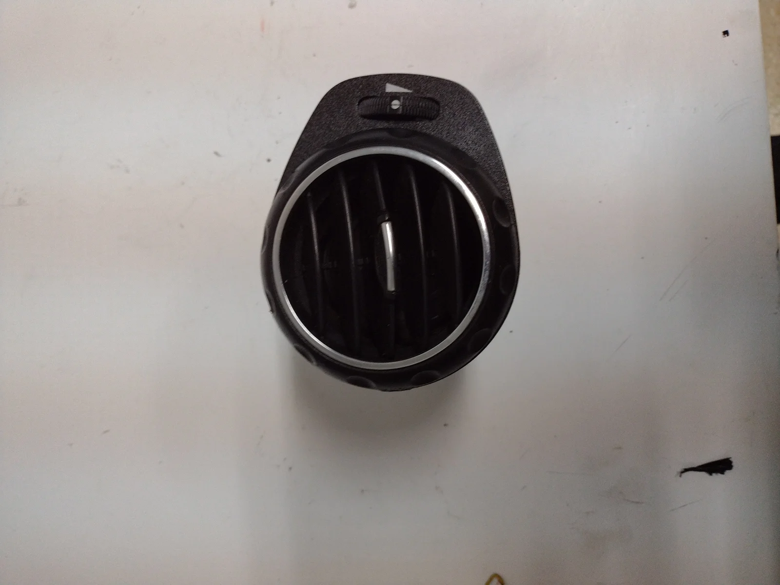 Foto de REJILLA AIREADORA ALFA ROMEO 147 (190)