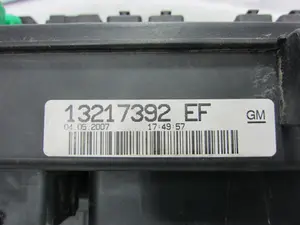 Foto de CAJA RELES / FUSIBLES OPEL CORSA D 1.2 16V CAT (Z 12 XEP / LB4) (80 CV / 59 KW) referencia 13217392 foto 4