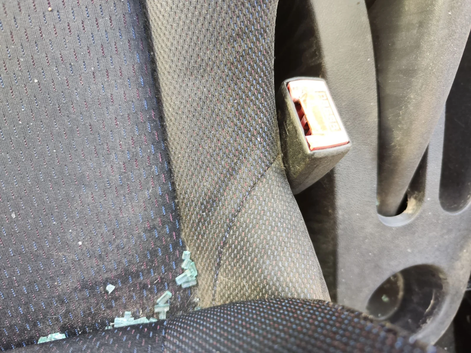 Foto de PRETENSOR AIRBAG IZQUIERDO RENAULT CLIO III 1.4 16V (98 CV / 72 KW)