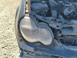 Foto de FARO DERECHO MERCEDES-BENZ CLASE C (BM 203) BERLINA 2.2 CDI CAT (116 CV / 85 KW) referencia A2038200261