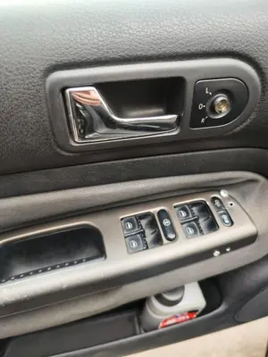Foto de MANETA INTERIOR DELANTERA IZQUIERDA VOLKSWAGEN BORA BERLINA (1J2)(1998) 1.9 TDI (110 CV / 81 KW)