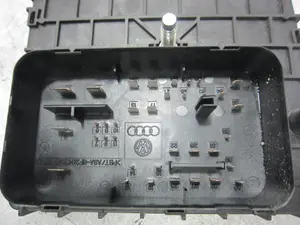 Foto de CAJA RELES / FUSIBLES VOLKSWAGEN PASSAT BERLINA (3C2) 2.0 TDI (140 CV / 103 KW) referencia 3C0937125 foto 5