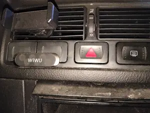 Foto de WARNING VOLKSWAGEN GOLF IV BERLINA (1J1)(10.1997)