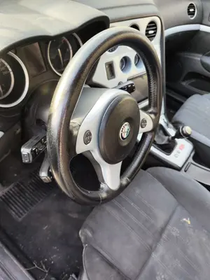 Foto de VOLANTE ALFA ROMEO 159 (140) 1.9 JTD (M) 16V CAT (150 CV / 110 KW) foto 4
