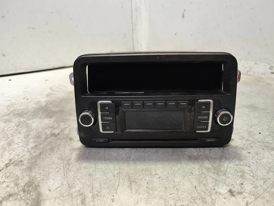 Foto de SISTEMA AUDIO / RADIO CD VOLKSWAGEN PASSAT BERLINA (3C2) 2.0 TDI (140 CV / 103 KW) referencia 7E0035156B
