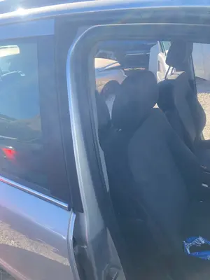 Foto de GOMAS CONTORNO PUERTA OPEL ZAFIRA B 1.9 CDTI (120 CV / 88 KW)