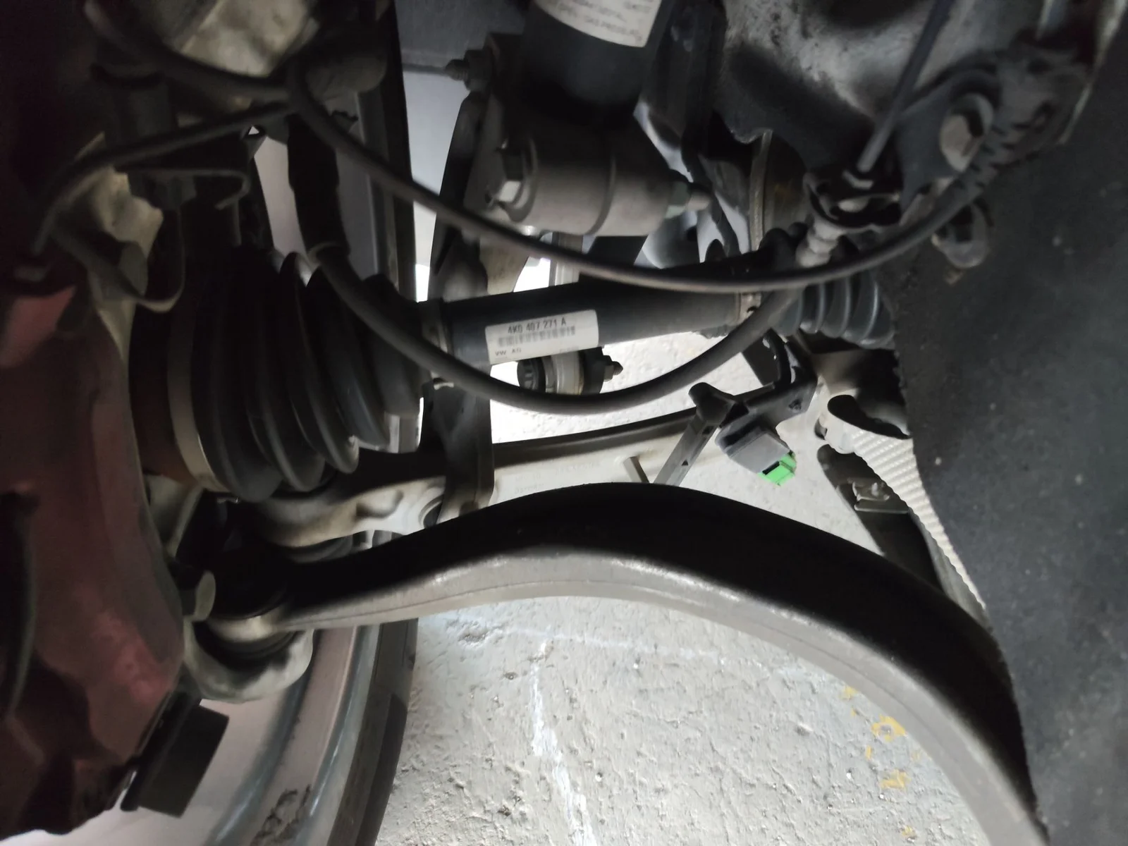 Foto de BIELETA ESTABILIZADORA DELANTERA IZQUIERDA AUDI Q5 FYG Híbrido 220 kW (2.0 Ltr. - 195 kW TFSI) (299 CV / 220 KW) referencia 4M0411317