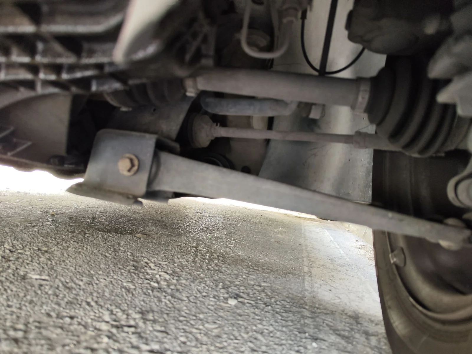 Foto de BRAZO SUSPENSION DELANTERO IZQUIERDO FORD FOCUS FAMILIAR (CAK) 1.8 TDCi Turbodiesel CAT (116 CV / 85 KW)