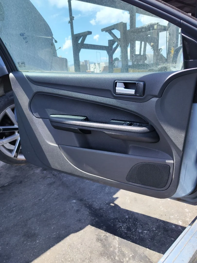 Foto de GUARNECIDO PUERTA DELANTERA IZQUIERDA FORD FOCUS BERLINA (CAP) 1.6 TDCi CAT (90 CV / 66 KW) referencia 1500564